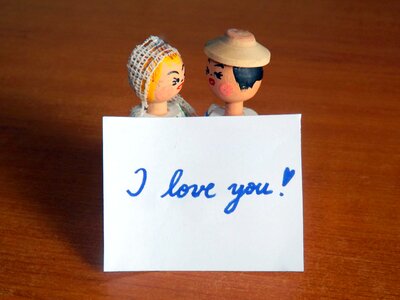 Puppets message romance