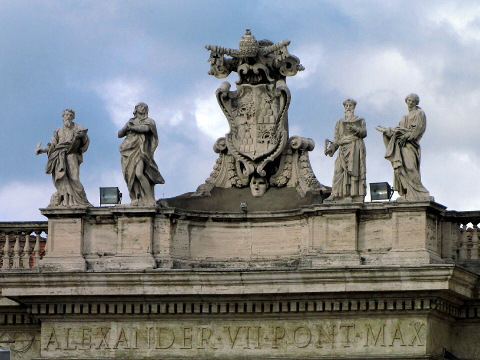 St peter's basilica figures rome