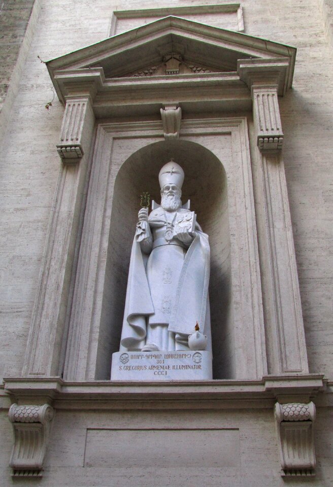 St peter's basilica statue rome