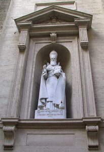 St peter's basilica statue rome