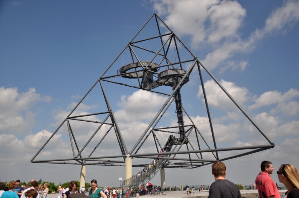 Sculpture welded triangle