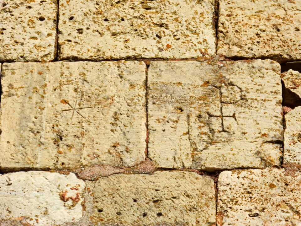 Stonecutter mark carved stone romanesque