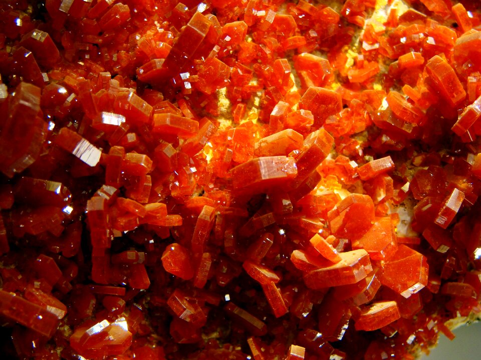 Crystals lead chlorovanadate minerals