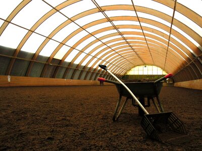 Maneesi horse wheelbarrow