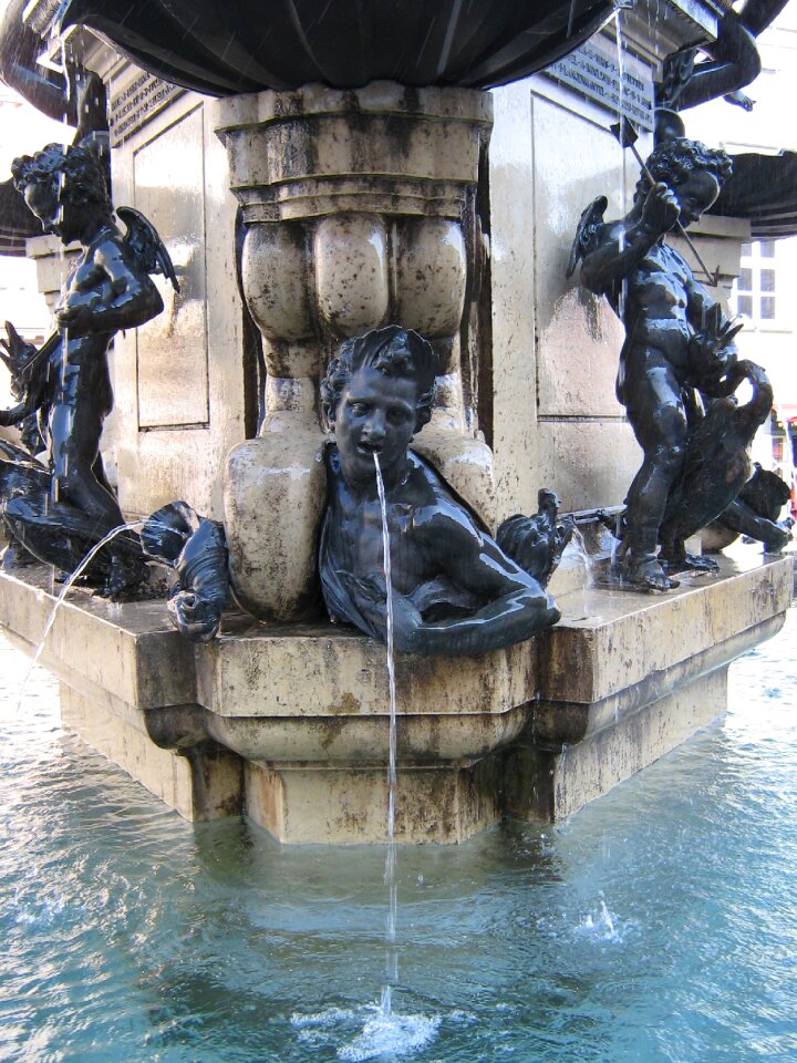 Flow fountain city well water