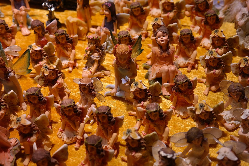 Figures angel christmas market