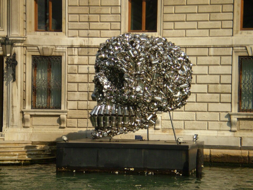 Skull artwork hauswand