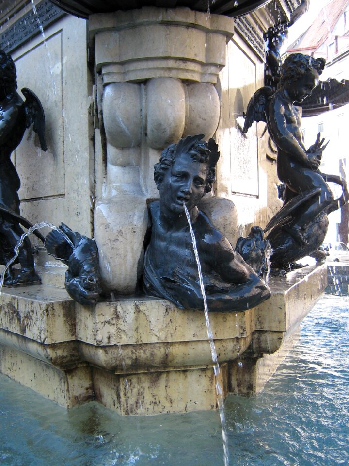 Flow fountain city well water