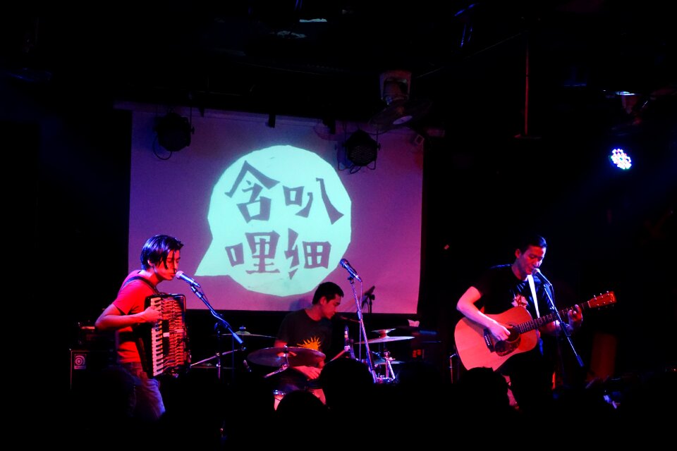 Folk music five people site