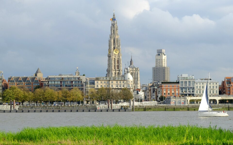 Schelde left bank river