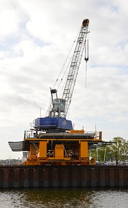 Loading vessel industry lift