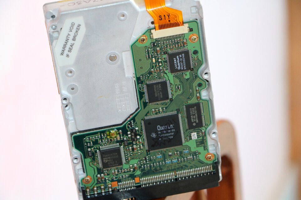 Hardware storage disk