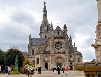 Auray church pilgrimage