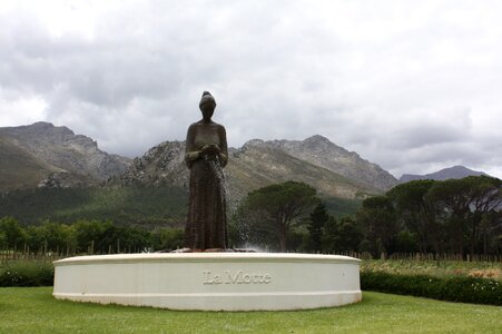 La motte figure sculpture