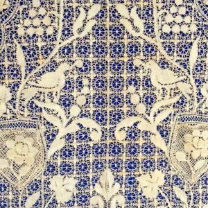 White yarn knitted fabric