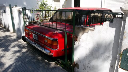 Auto parking vehicle