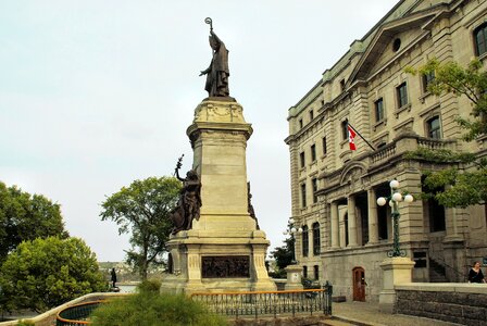 Champlain monument bronze