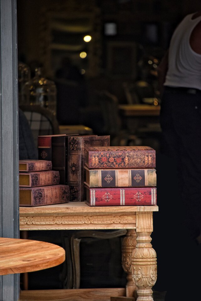 Bookseller binders history
