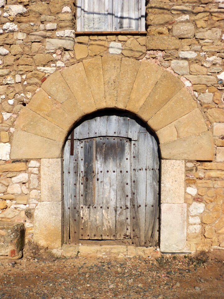 Segments medieval farmhouse
