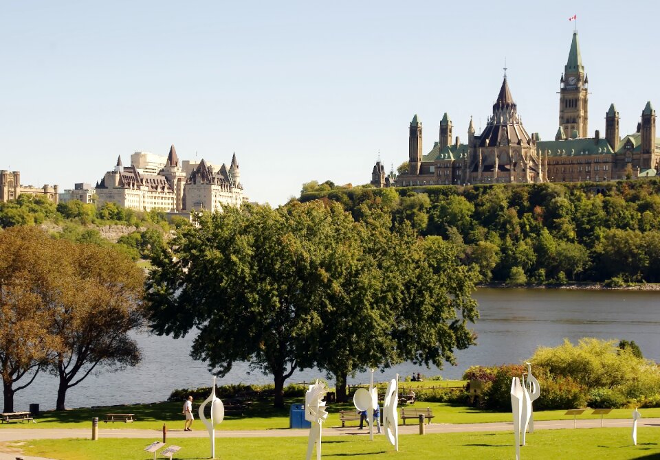 Château laurier river park modern art