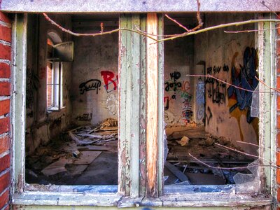 Old lapsed hauswand