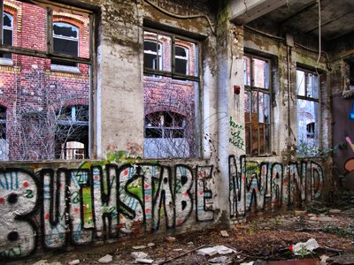 Lapsed hauswand ruin