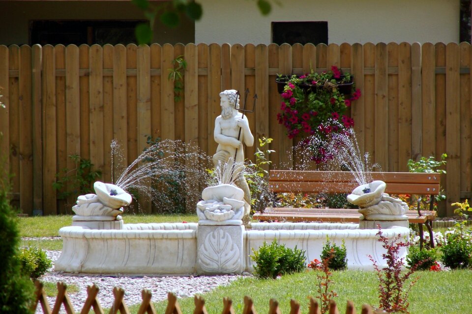Sculpture water architecture