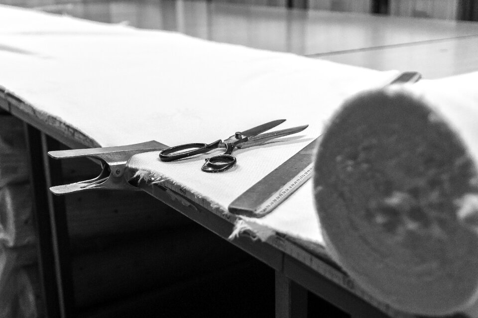 Manufactures fact hand