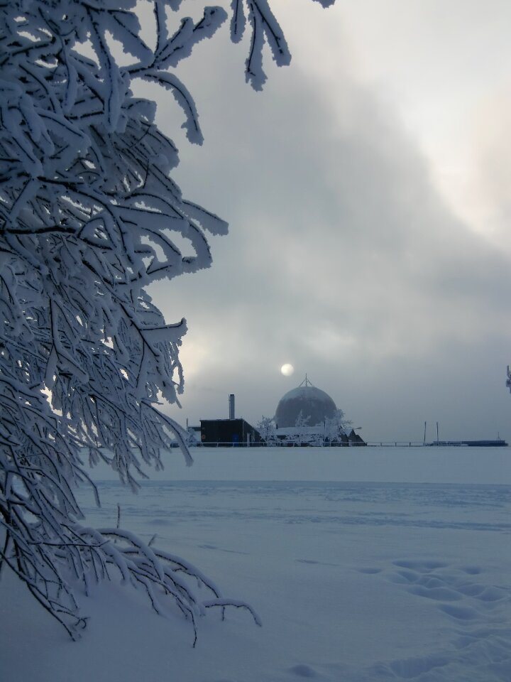 Winter sun snow backlighting