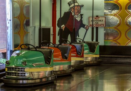 Amusement bumper car