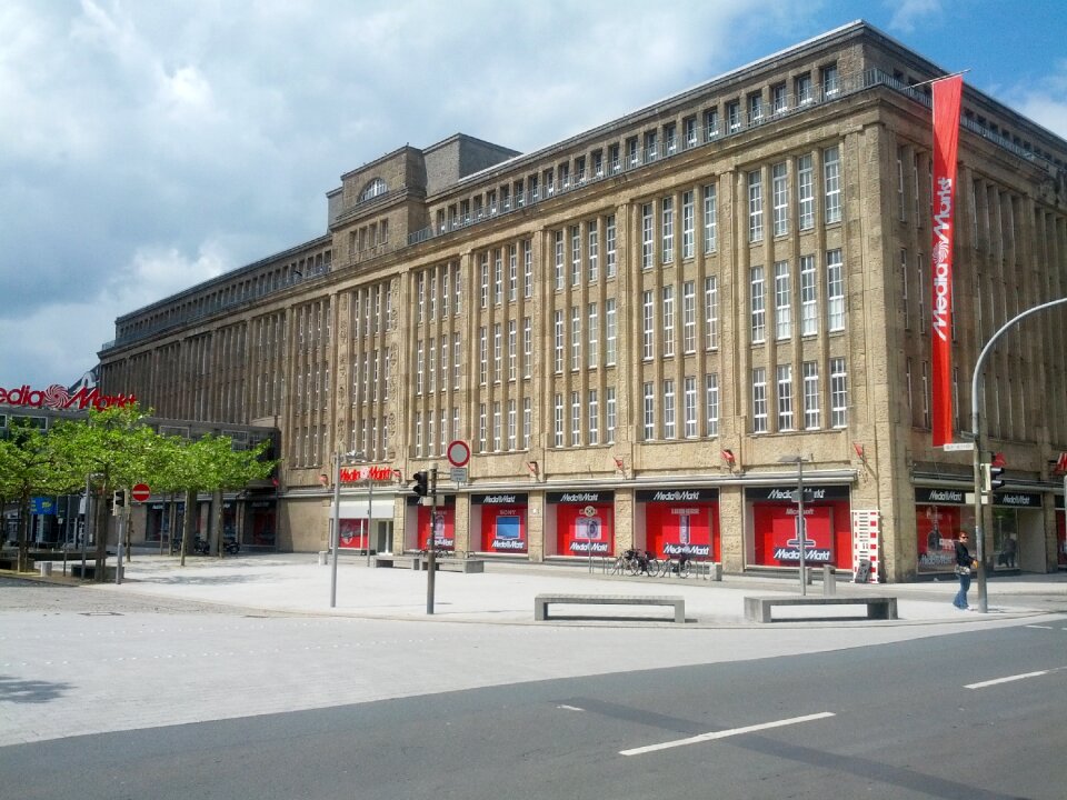 Building wilhelmshaven department store photo