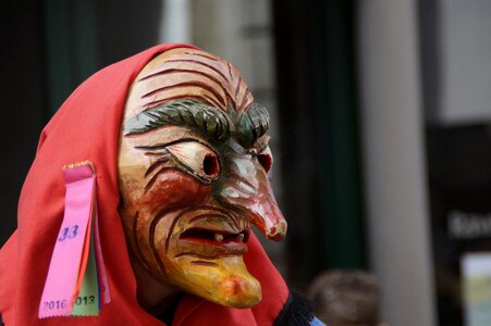 Headscarf figure fool