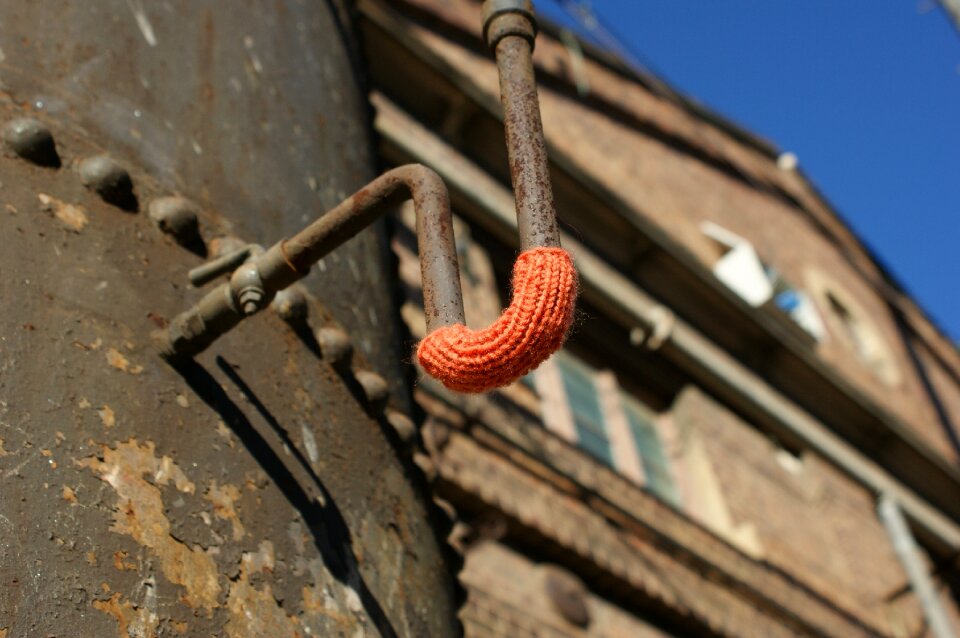 Rust graffiti yarn photo