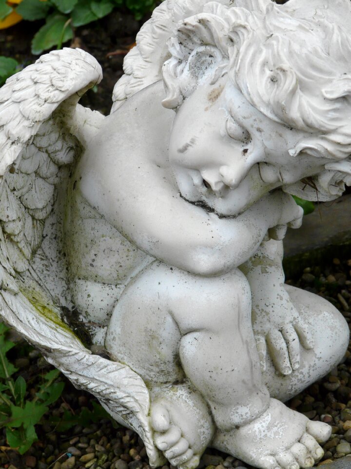 Mourning angel figure tomb figure