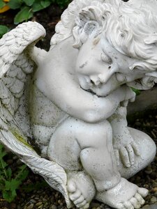 Mourning angel figure tomb figure photo