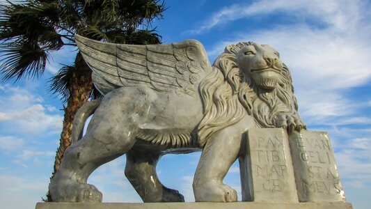 Winged lion statue photo
