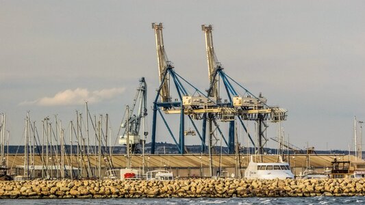 Harbour cranes heavy machines
