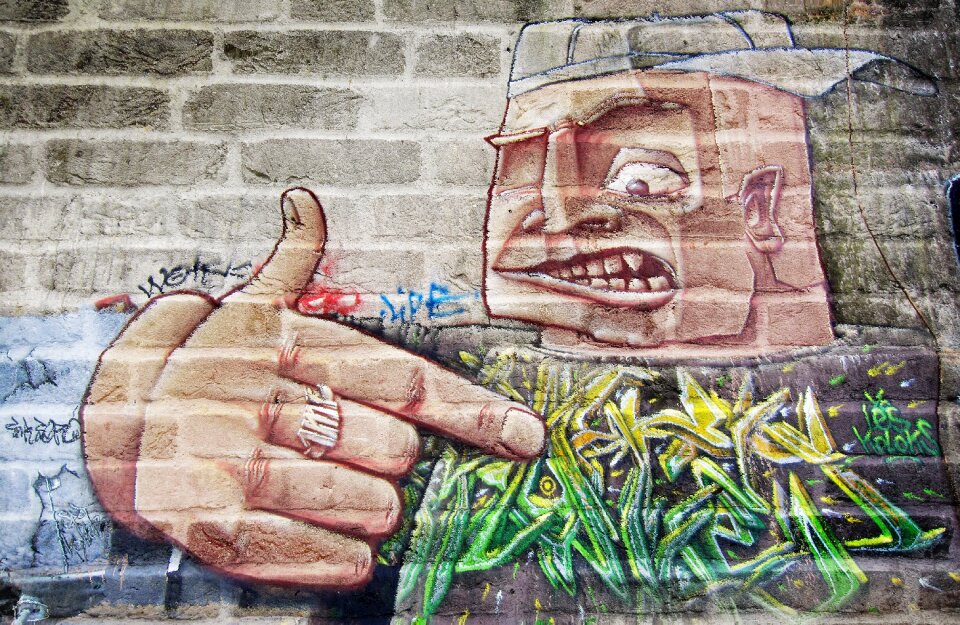 Grafitti painted berlin wall
