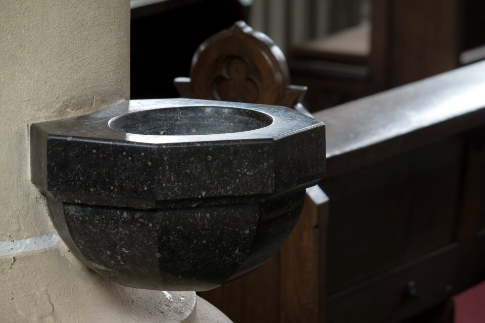 Container water basin pew