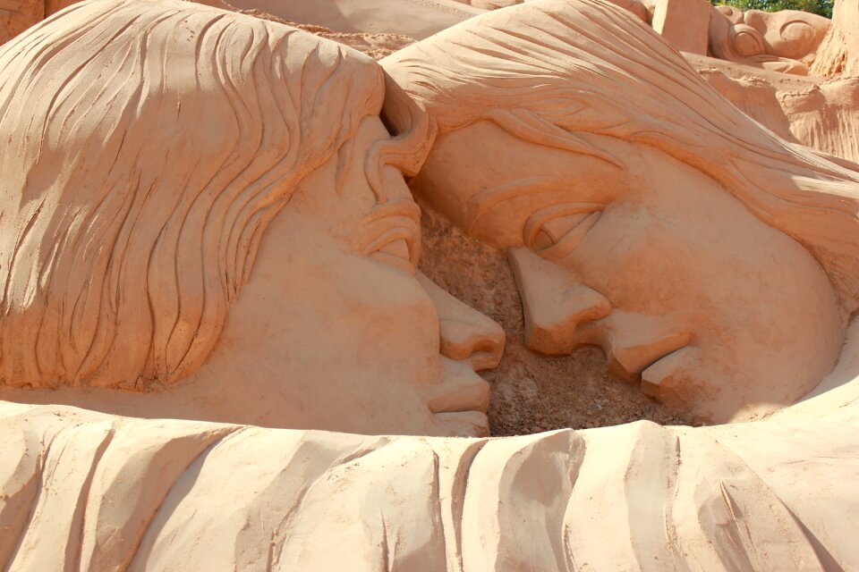 Algarve sculptures in the sand
