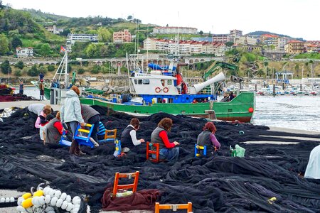 Port women fixing