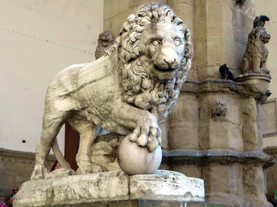 Lion statue marble photo