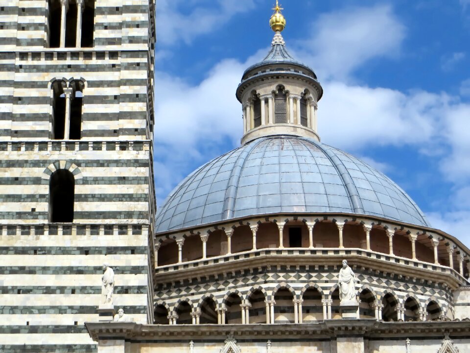 Dome columns tuscany