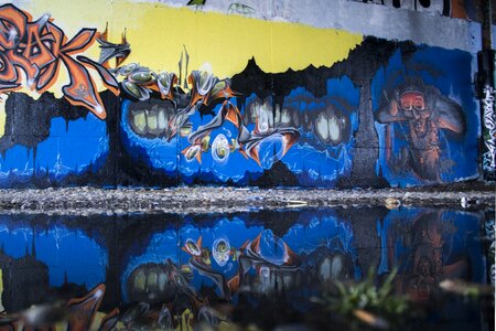 Wall urban reflection
