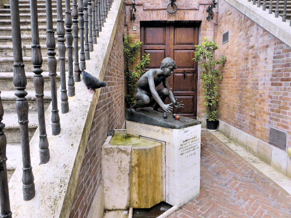 Statue refreshment art