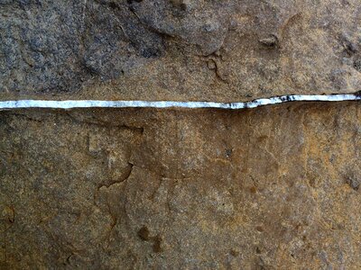 A straight line minerals quartz
