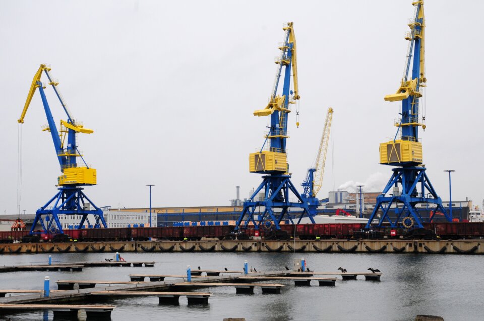 Harbour crane water envelope