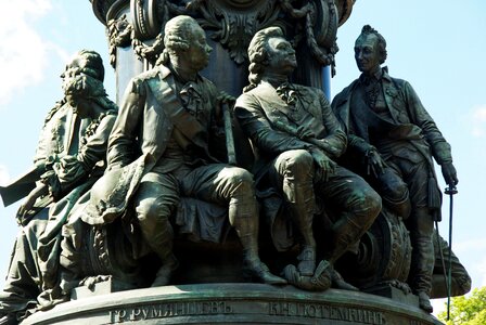 Statue bronze history