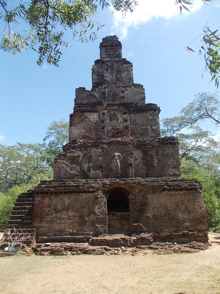 Polonnaruwa watadageya old temple