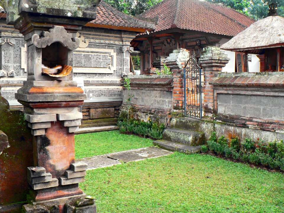 Sculptures statues chapel